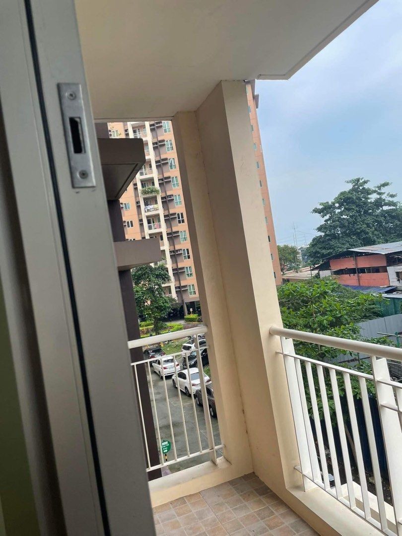 2BR WITH BALCONY Rochester Pasig Condo Rent to own BGC TAGUIG C5