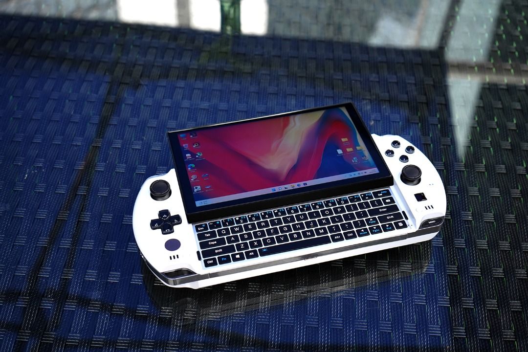 現貨) GPD WIN 4 掌上遊戲電腦(AMD Ryzen 7 6800U (16GB / 32GB +