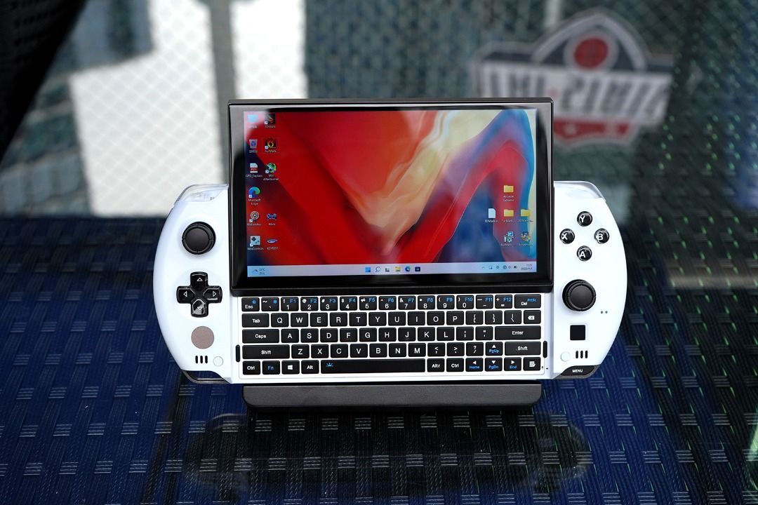 現貨) GPD WIN 4 掌上遊戲電腦(AMD Ryzen 7 6800U (16GB / 32GB +