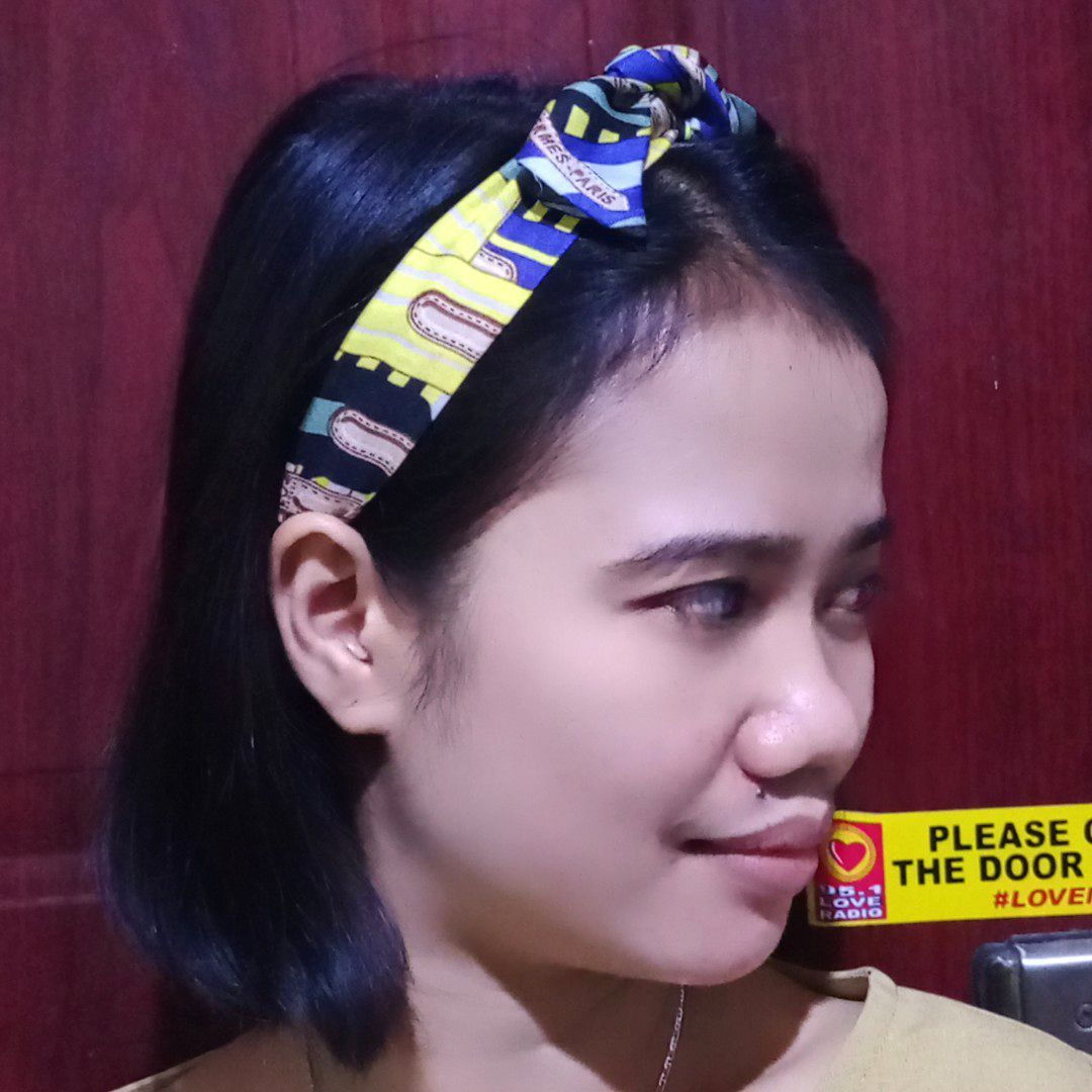 🎯 HERMES SILK SCARF-TWILLY-HEADBAND (Category: Hair Accessories) located in Baguio. Submitted by AFFORDABLEthriftSHOPbranded (Listing ID 1209253316, Image 2). Description: 🎯 HERMES SILK SCARF-TWILLY-HEADBAND ✴️Condition✴️ WELL USED .Rate 9/10 The scarf/twilly/headband is in a good preowned condition that shows signs of wear(please check all photos).Clean and no odor smell. 🔸Made in FRANCE 🔸PAPER BAG INCLUSION 🔴ALL PRODUCTS,NAMES,BRANDS AND L