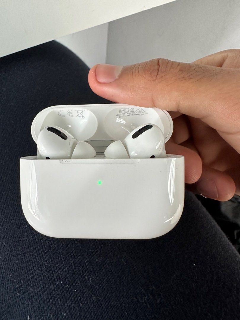 Second hand airpods hotsell cex