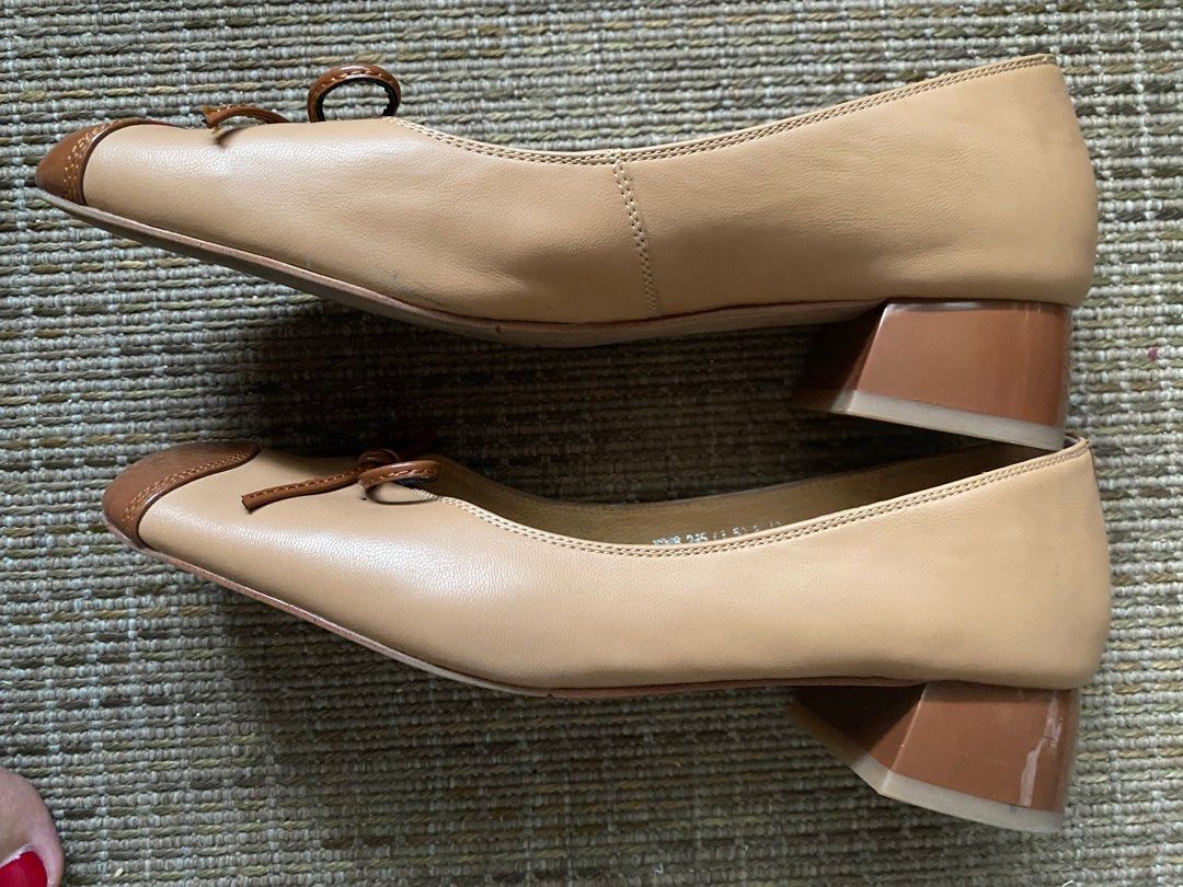 Ballet flats with heels (Category: Heels) located in Santa Rosa. Submitted by usedtobeyours___ (Listing ID 1209140478, Image 3). Description: Like new. No flaws size 39 Rfs: decluttering .