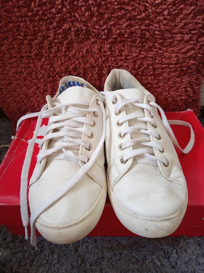 Betty basic sneakers Women s Fashion Footwear Sneakers on Carousell