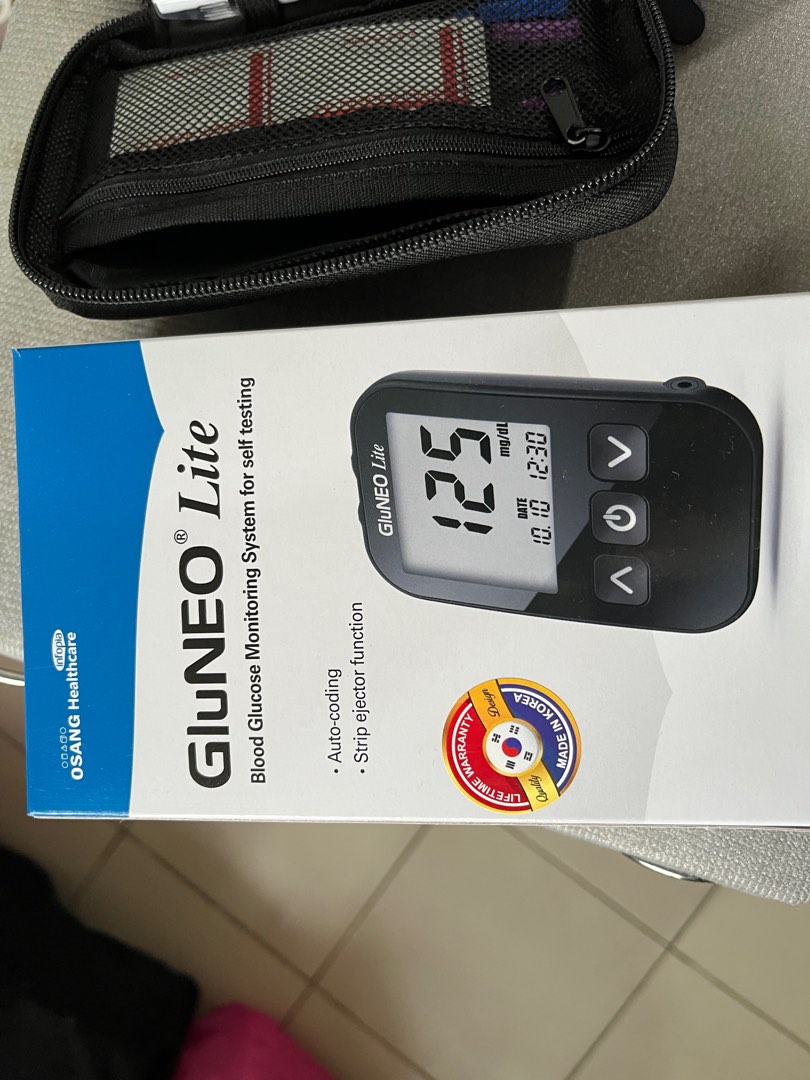 Blood glucose selftesting kit, Health & Nutrition, Health Monitors