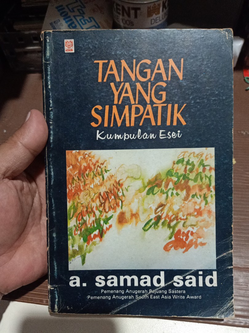 Buku Lama Esei Sastera Melayu Tangan Yang Simpatik 1981 Hobbies And Toys Books And Magazines 2091