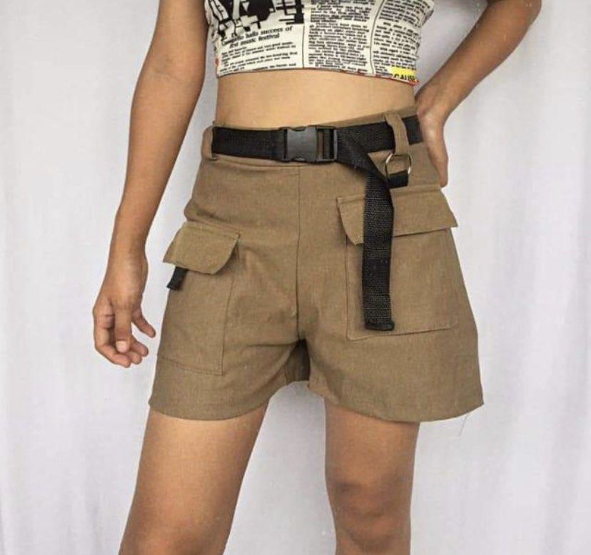 Cargo Shorts for Women (Category: Shorts) located in Toledo. Submitted by dybbbbb (Listing ID 1209115333, Image 1). Description: PS: You can message me if you want other pics🫶🏻.