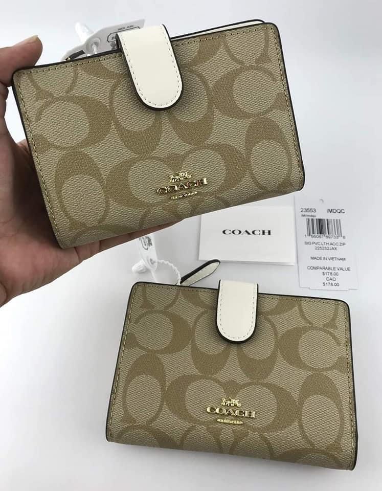 CCH DHALIA BIFOLD WALLET (Category: Luxury Bags & Wallets) located in Batangas. Submitted by Aki.s_Cart (Listing ID 1209228487, Image 1). Description: CCH Dhalia Bifold Wallet 5.25”Lx1”Wx3.5”H P1,400 + sf Actual photo Mirror Copy.