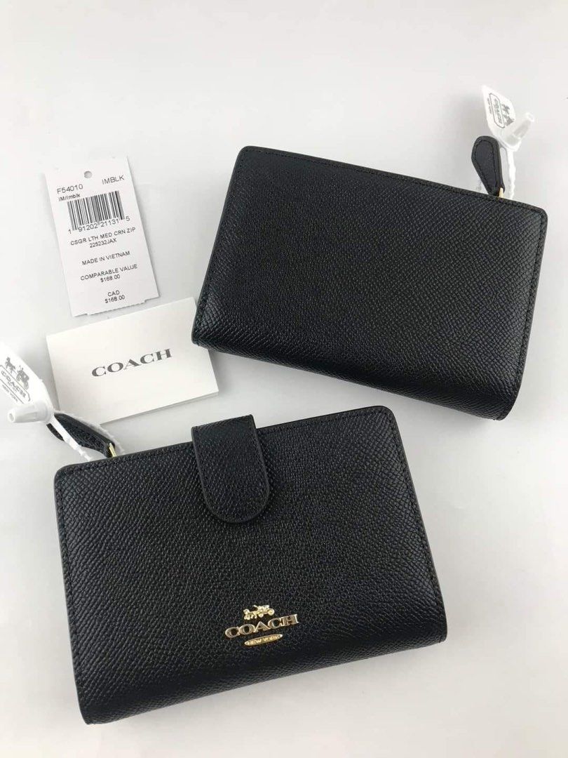 CCH DHALIA BIFOLD WALLET (Category: Luxury Bags & Wallets) located in Batangas. Submitted by Aki.s_Cart (Listing ID 1209228961, Image 3). Description: CCH Dhalia Bifold Wallet 5.25”Lx1”Wx3.5”H P1,400 + sf Actual photo Mirror Copy.
