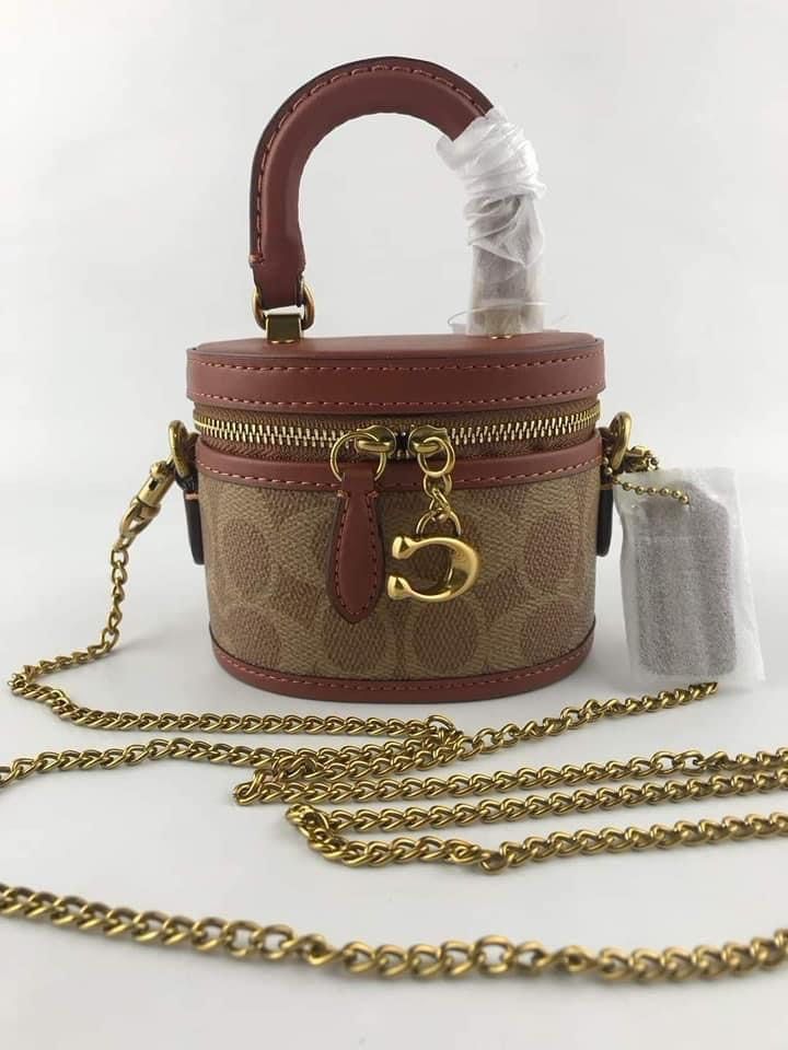 CCH MICRO TRAIL BAG (Category: Luxury Bags & Wallets) located in Batangas. Submitted by Aki.s_Cart (Listing ID 1209230762, Image 3). Description: CCH Micro Trail Bag 18*26*7cm P2,000 + sf Actual photo Mirror Copy.