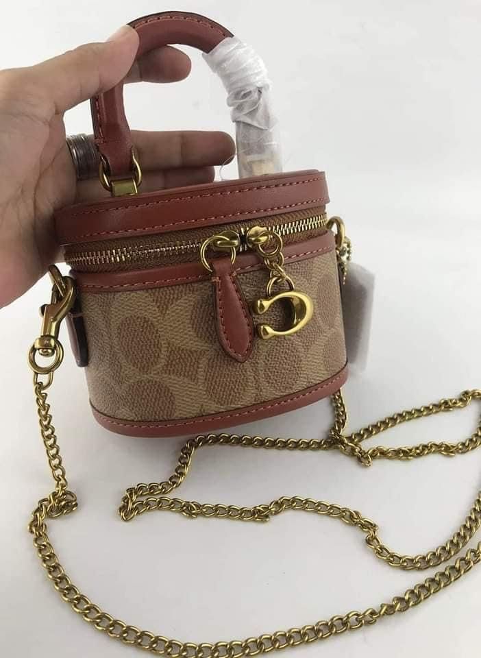 CCH MICRO TRAIL BAG (Category: Luxury Bags & Wallets) located in Batangas. Submitted by Aki.s_Cart (Listing ID 1209230762, Image 2). Description: CCH Micro Trail Bag 18*26*7cm P2,000 + sf Actual photo Mirror Copy.