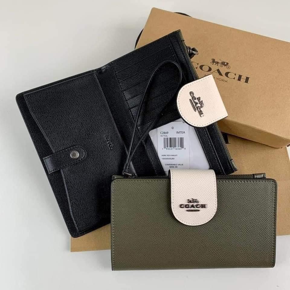 CCH RND BIFOLD PHONE WRISTLET (Category: Luxury Bags & Wallets) located in Batangas. Submitted by Aki.s_Cart (Listing ID 1209229223, Image 1). Description: CCH RND Bifold Phone Wallet/Wristlet 7 1/4" (L) x 4 1/2" (H) P1,500 + sf Actual photo Mirror Copy.