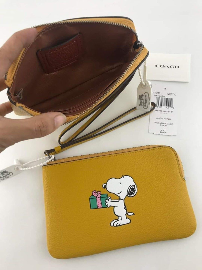 CCH WRISTLET (Category: Luxury Bags & Wallets) located in Batangas. Submitted by Aki.s_Cart (Listing ID 1209229695, Image 3). Description: CCH Wristlet 6 1/2" (L) x 3 3/4" (H) P1,050 + sf w/ paperbag only Actual photo Mirror Copy.