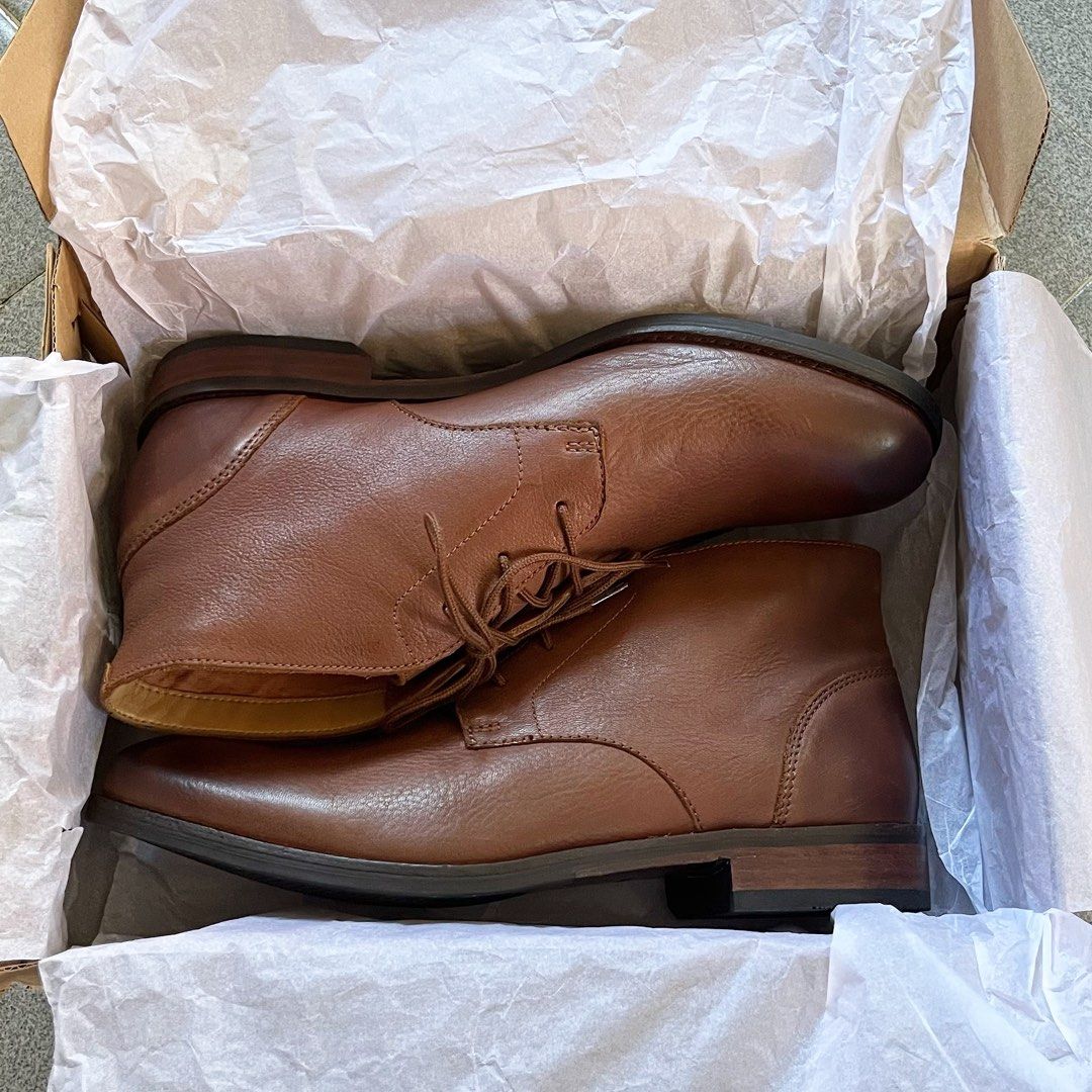 全新）Clarks Flow Top Chukka Boots, 男裝, 鞋, 靴- Carousell