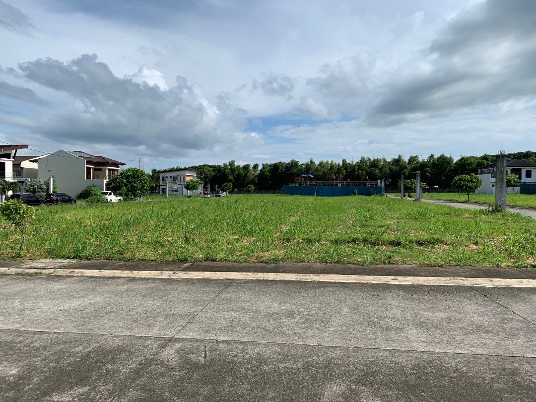 CORNER LOT FOR SALE IN THE SONOMA, STA. ROSA LAGUNA, Property, For Sale