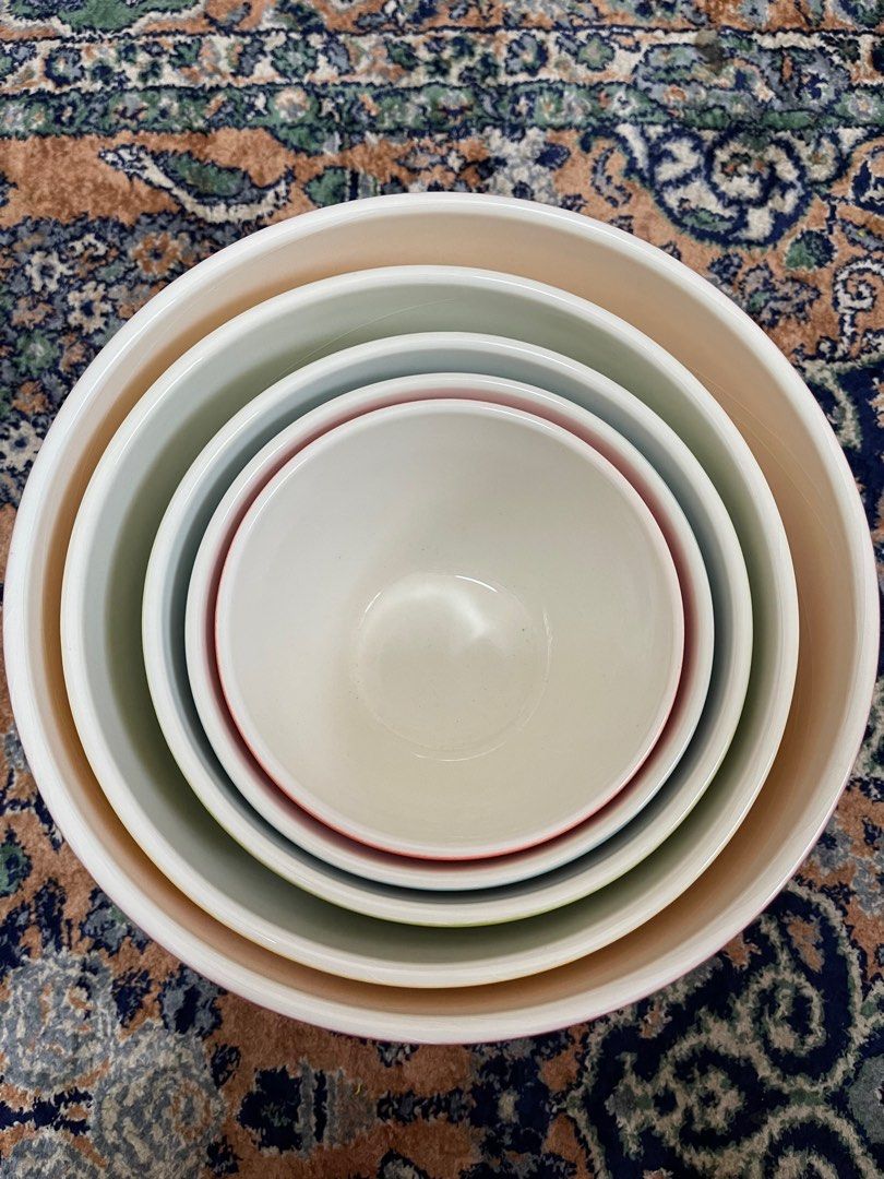 Crate and Barrel Parker 5 pcs nested stacking mixing bowl, Furniture