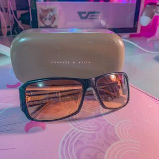 Elizabeth Arden Sunglasses Shades w/ FREE Charles and Keith case