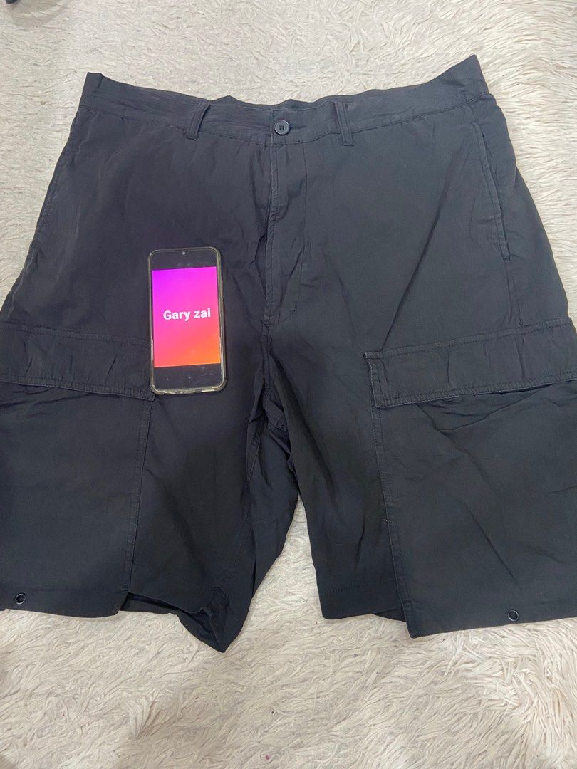 Five Cm (Category: Shorts) located in Kuala Lumpur. Submitted by garyzai92 (Listing ID 1209148156, Image 1). Description: 5cm by i.T BROUGH FROM hk IT Size xl Black Rm80.