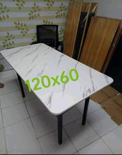 Foldable computer table
