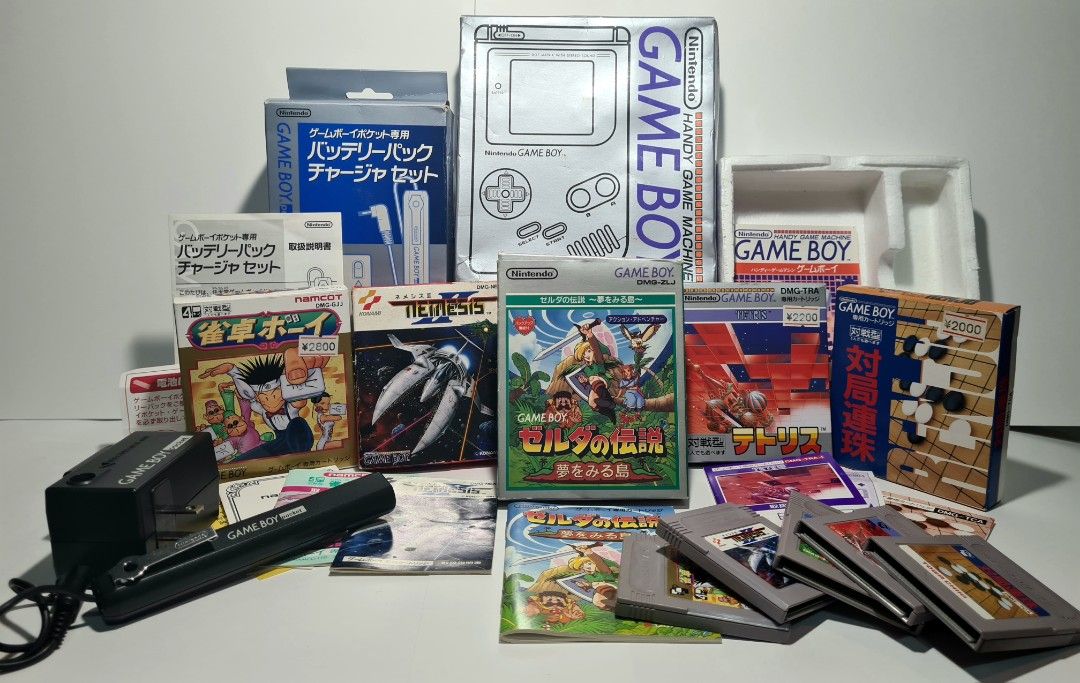 Gameboy Dmg Boxed + Battery pack charger set + The Legend of Zelda
