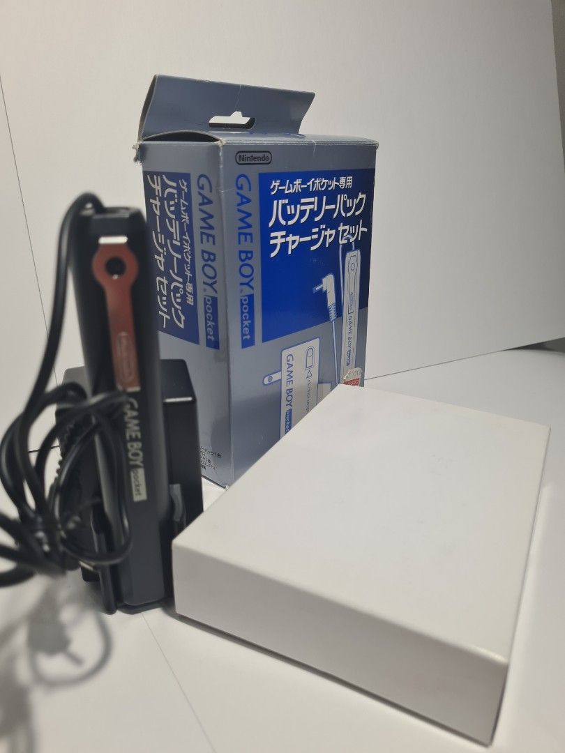 Gameboy Dmg Boxed + Battery pack charger set + The Legend of Zelda