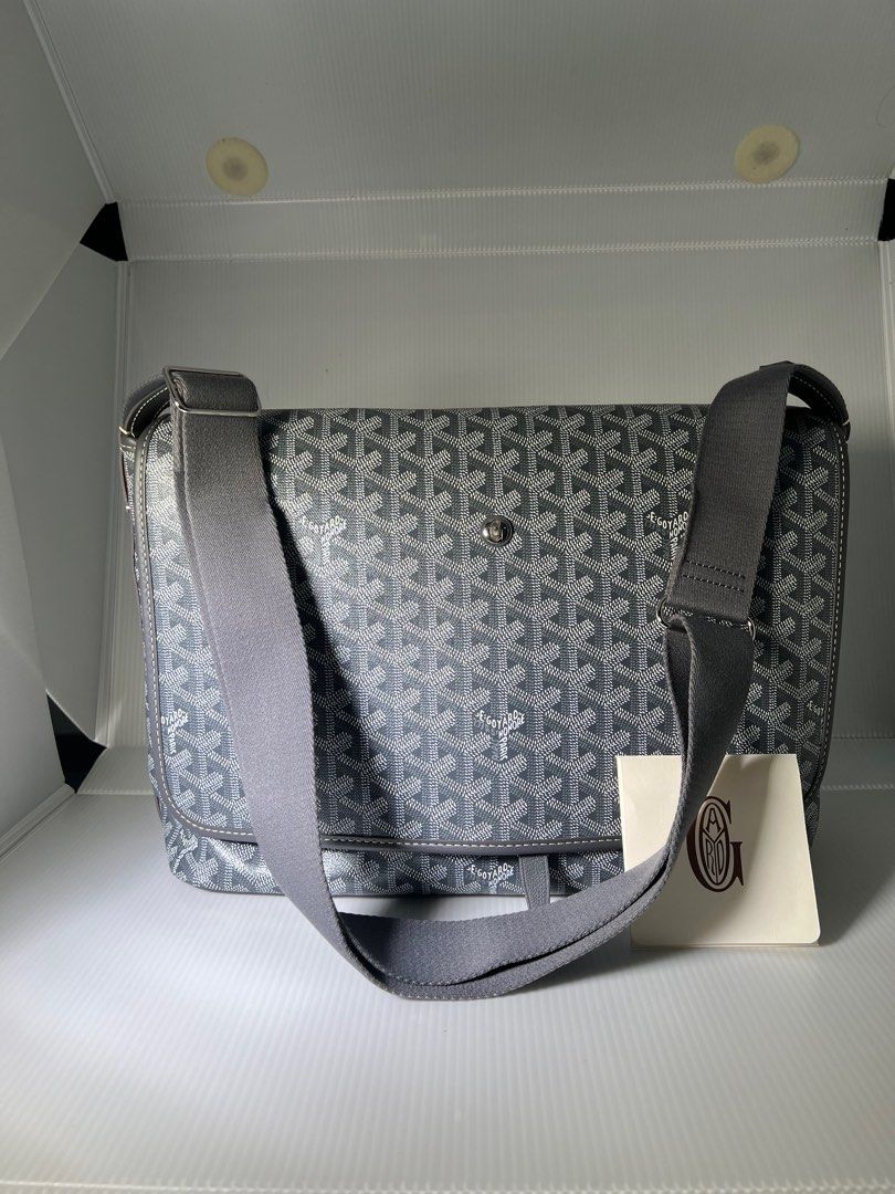 Goyard Messager Capetien MM Messenger Bag in Green colour, Luxury, Bags &  Wallets on Carousell