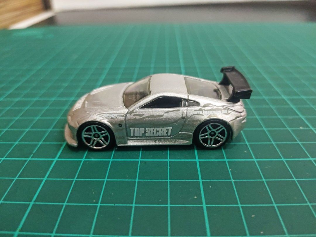 Hot Wheels 1/18 Nissan 350Z Z33 GT Fairlady – Miniature Collection Métal – Gris
