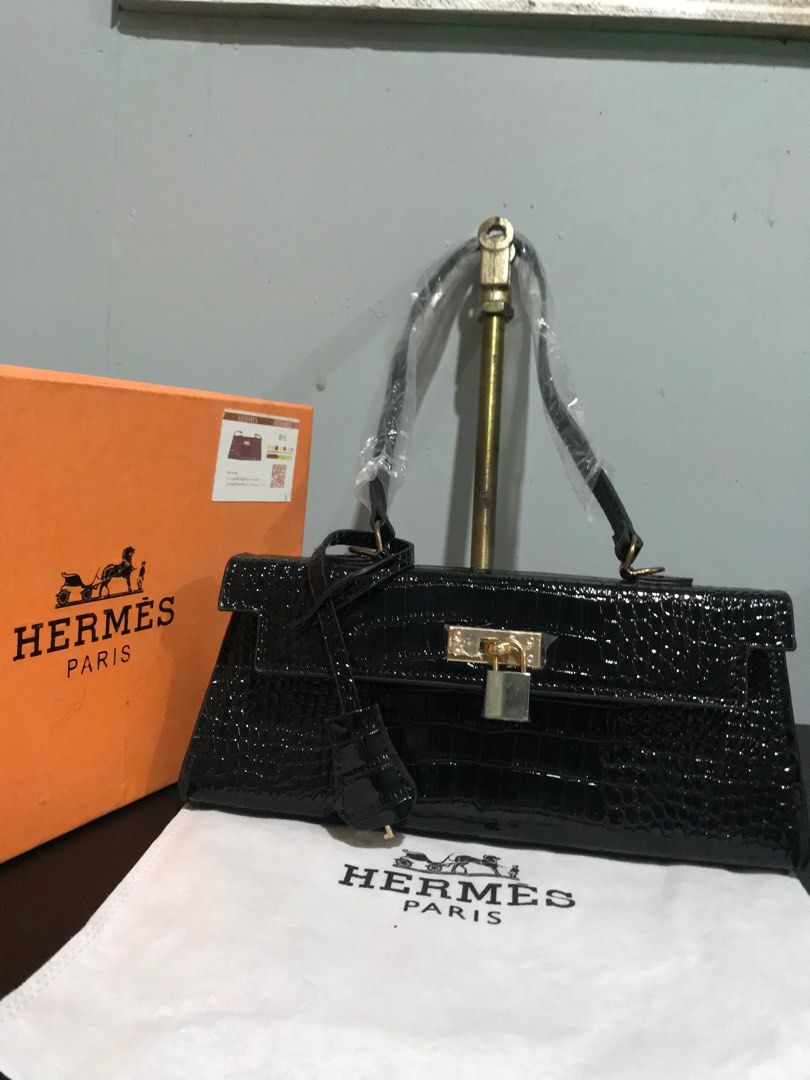 How R U Bag (Category: Luxury Bags & Wallets) located in Nasipit. Submitted by cmaracler75153 (Listing ID 1209251342, Image 1). Description: Hermes With box dustbag reciept card and qr code.