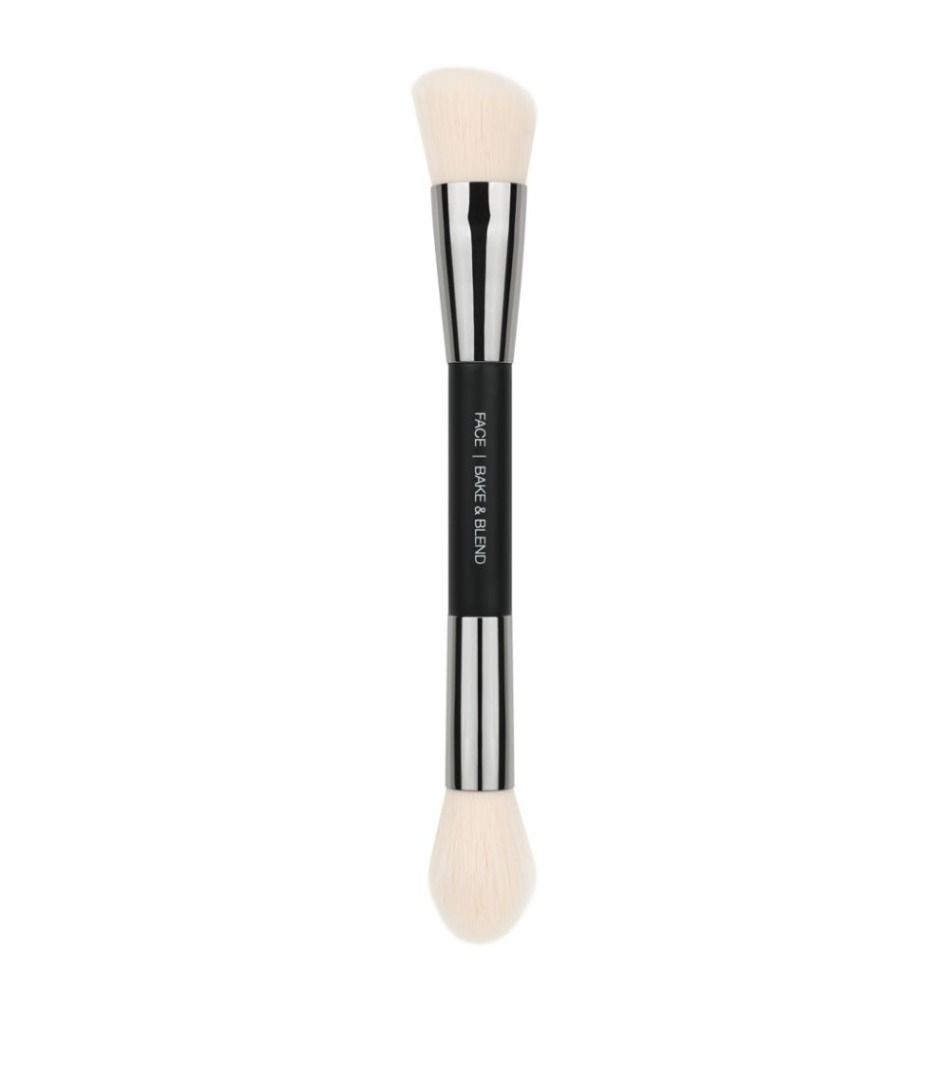 HUDA BEAUTY Bake & Blend Face Brush, 美容＆化妝品, 健康及美容 皮膚護理, 化妝品 Carousell