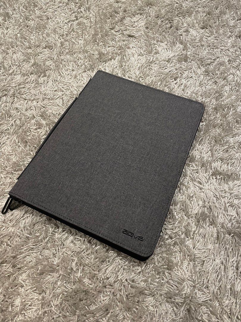 ipad folio (Category: Cases & Sleeves) located in Singapore. Submitted by e_lkl (Listing ID 1209222115, Image 3). Description: It is a folder that holds your iPad and other accessories. Very useful and handy to bring around. .