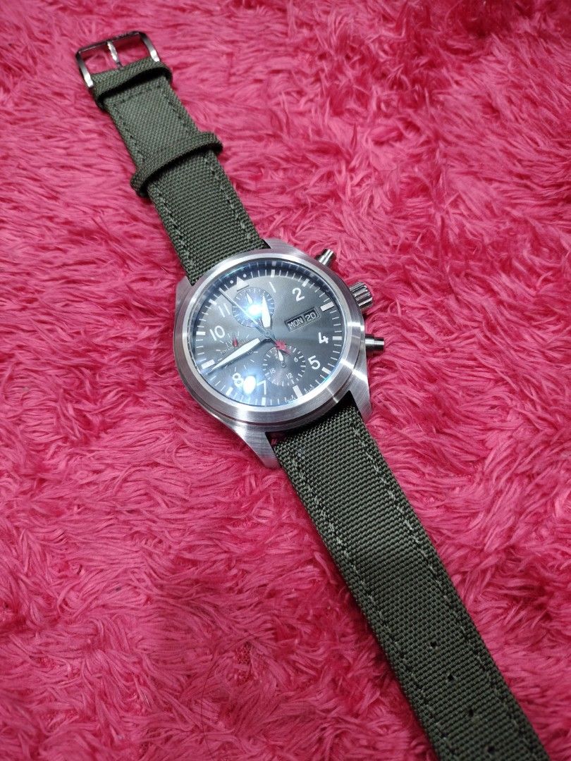 IWC Pilot, Men's Fashion, Watches & Accessories, Watches on Carousell