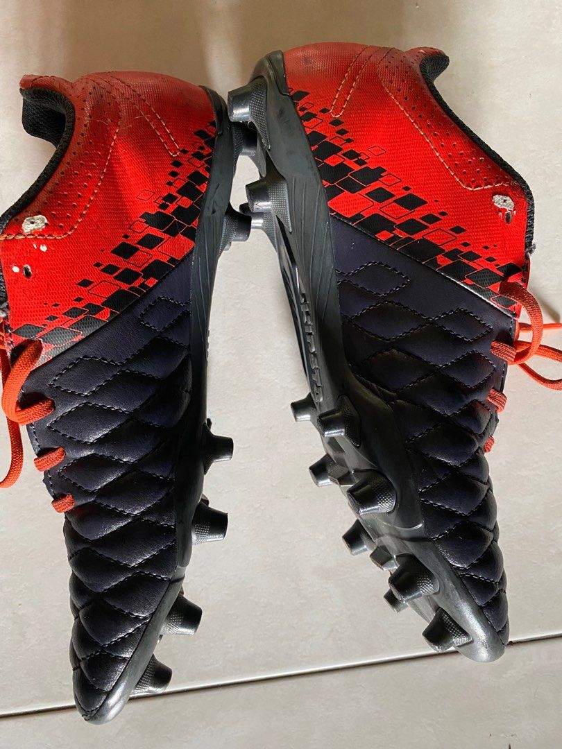 Kipsta Soccer boots, Men's Fashion, Footwear, Boots on Carousell