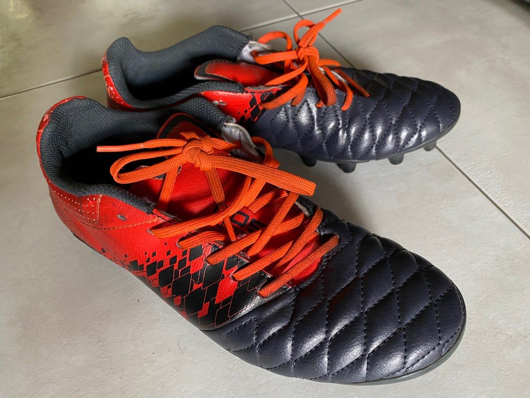 Kipsta Soccer boots, Men's Fashion, Footwear, Boots on Carousell