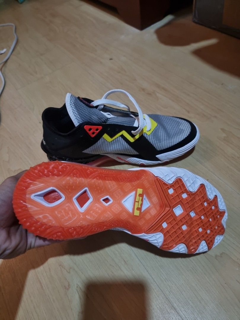 sylvester tweety lebron 18