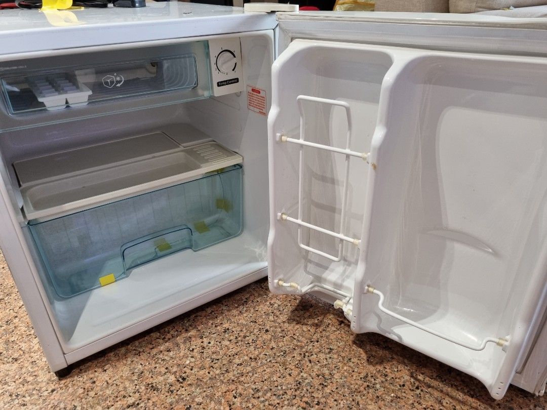 LG Mini Fridge GR051SSF, TV & Home Appliances, Kitchen Appliances