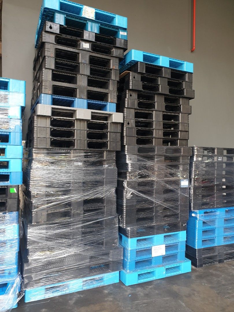 Lots of used plastic pallets for sale, Furniture & Home Living, Home