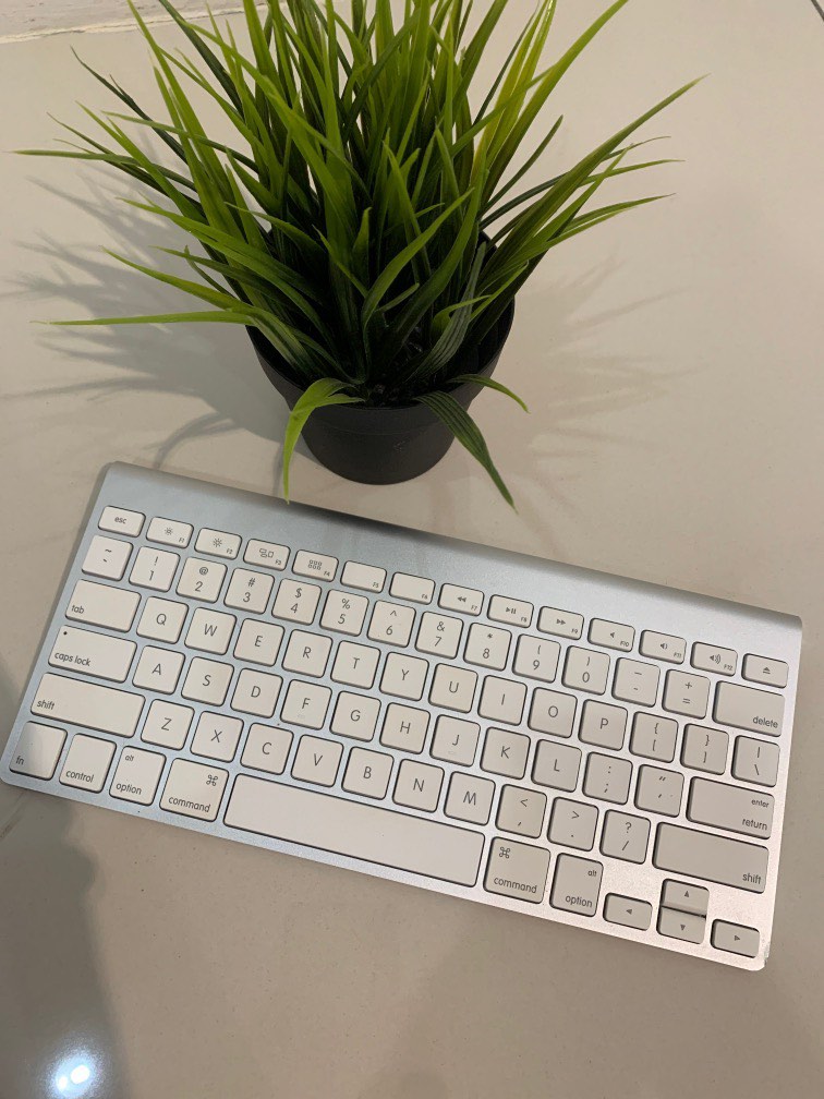 Magic Keyboard (Excellent), Computers & Tech, Parts & Accessories ...