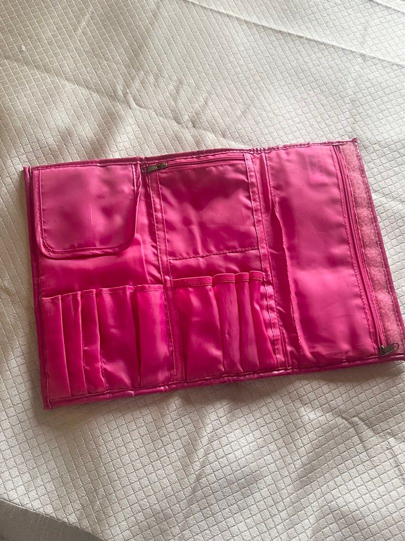 Rustans Makeup brushes organizer (Category: Makeup) located in Makati City. Submitted by VersatileBabe (Listing ID 1209148832, Image 3). Description: It’s perfectly fine but look at the last photo. Like little stretch marks but aside from that it’s totally perfect 😍 Hence the price :) Super cute color!.