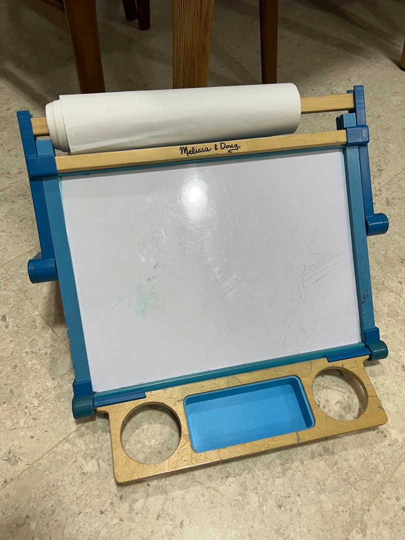 Melissa & Doug tabletop easel, Hobbies & Toys, Stationery