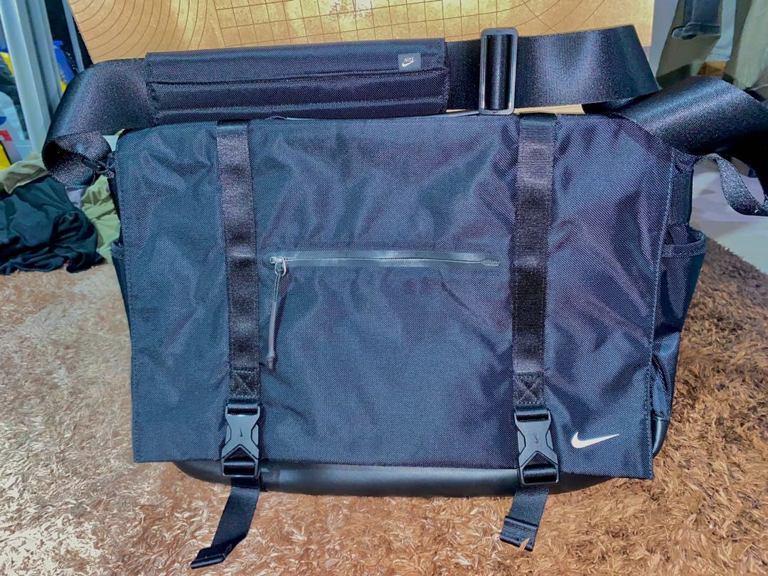 Nike Messenger Bag, Men's Fashion, Bags, Sling Bags on Carousell