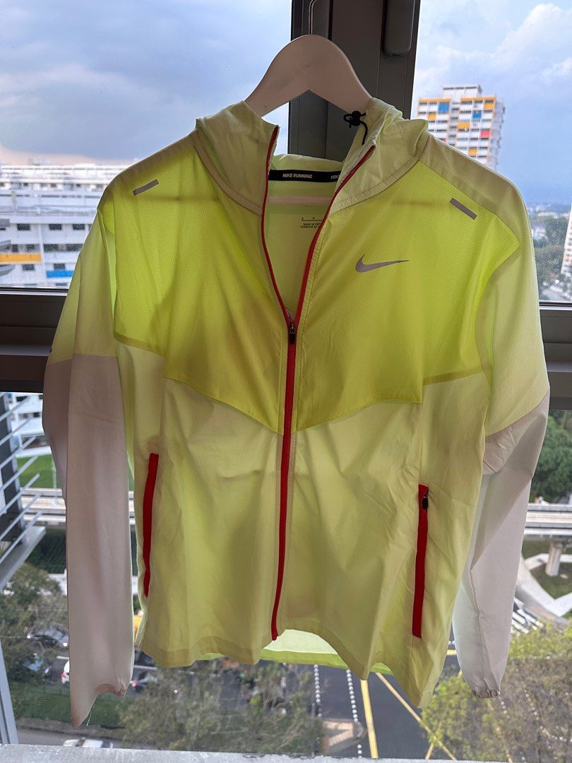 Nike running jacket mens S Men s Fashion Activewear on Carousell