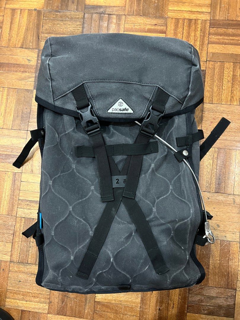 Pacsafe z28 top