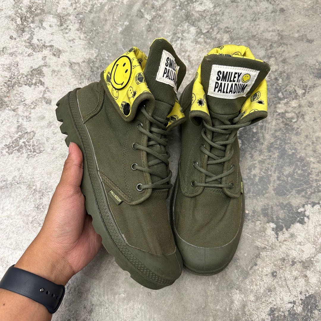 Palladium boots hot sale smiley