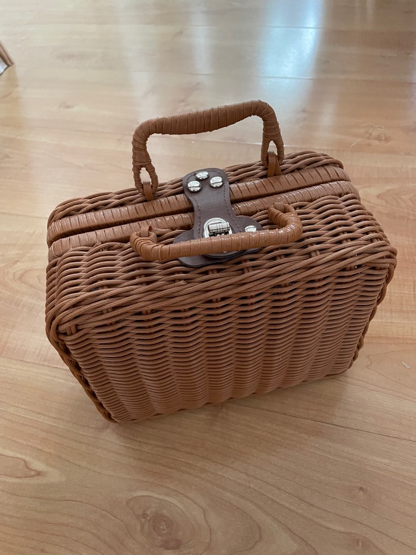 Picnic gift box, Babies & Kids, Going Out, Other Babies Going Out Needs