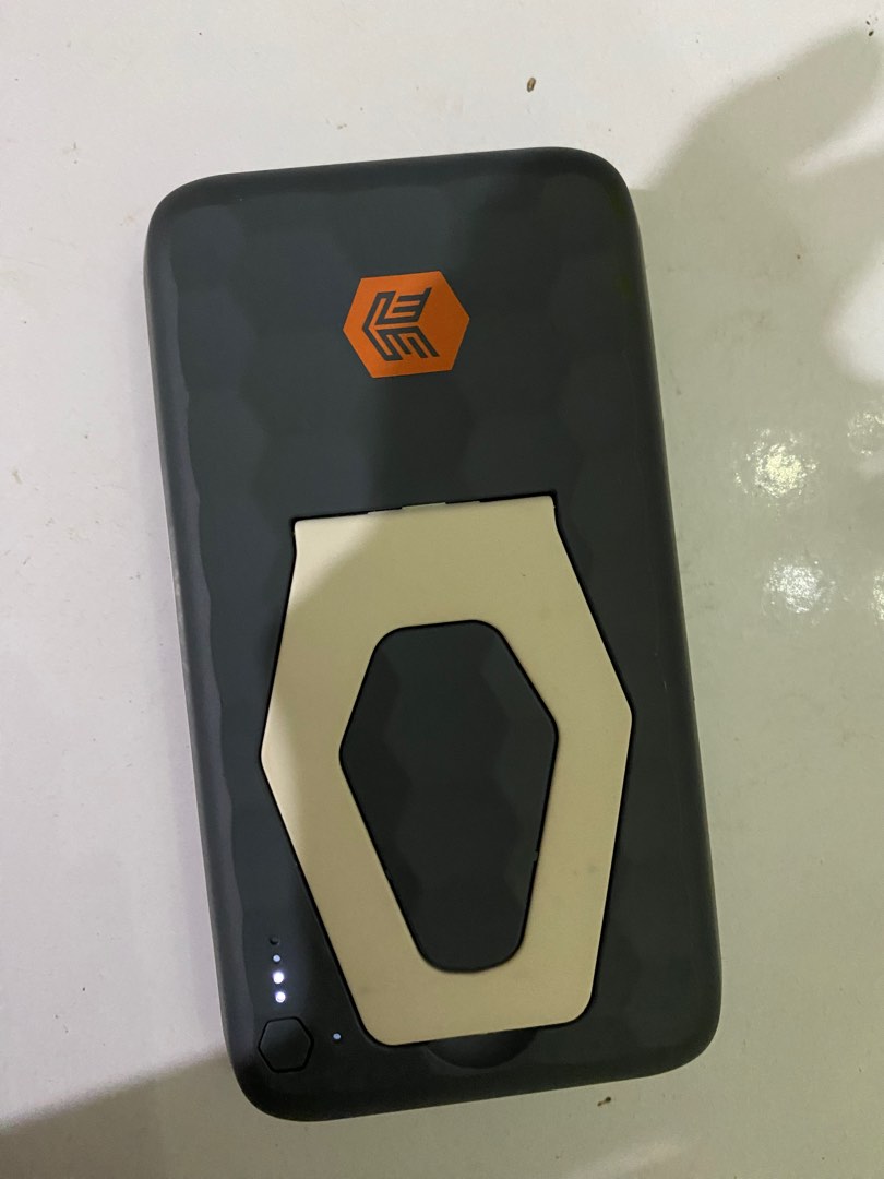 Powerbank wireless STM POWERKICK, Telepon Seluler Tablet