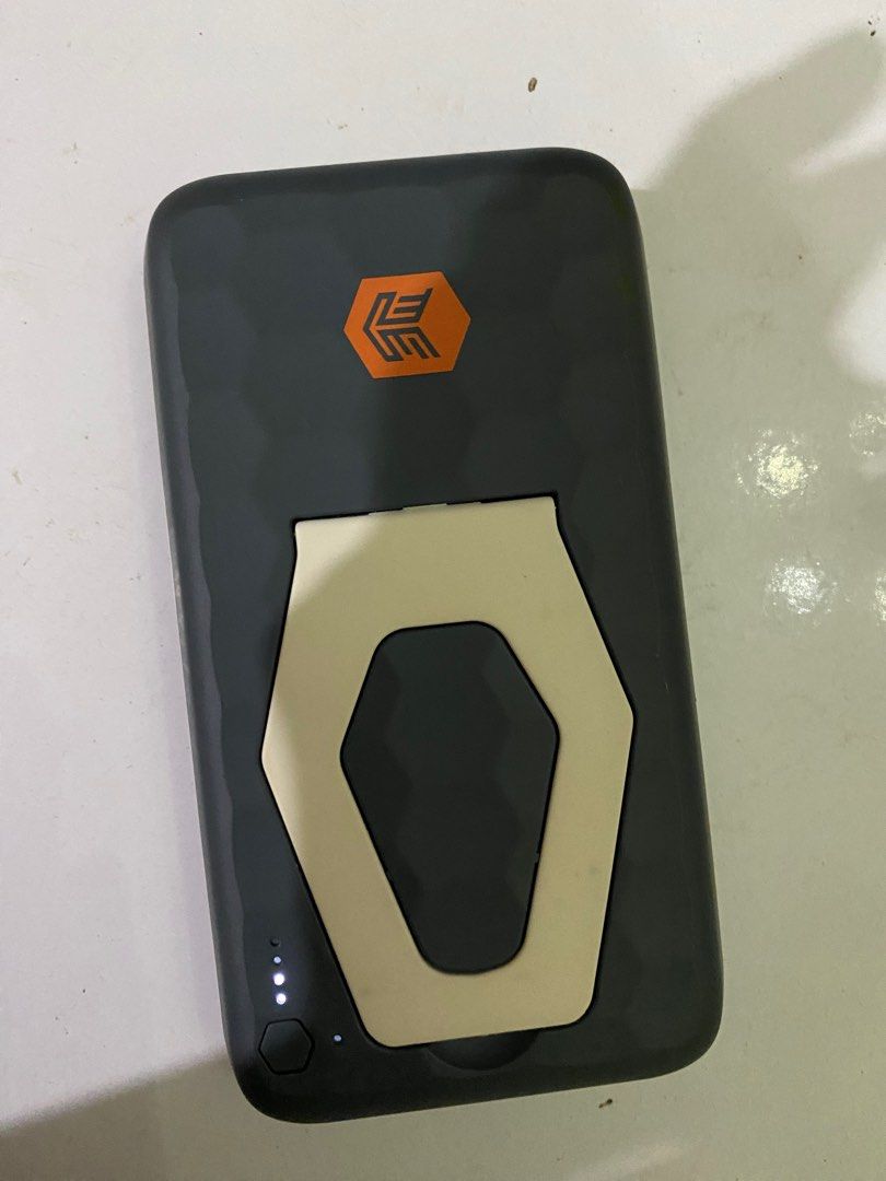 Powerbank wireless STM POWERKICK, Telepon Seluler Tablet