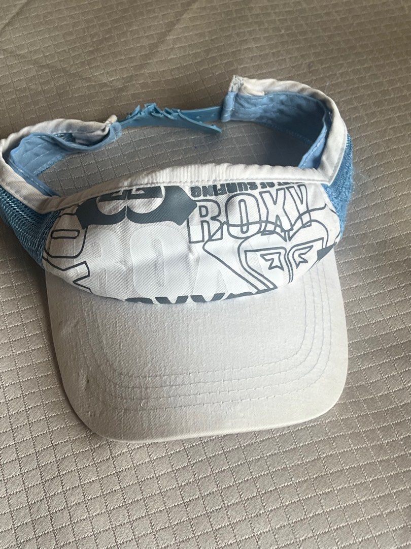 Roxy Cap Authentic (Category: Caps & Hats) located in Makati City. Submitted by VersatileBabe (Listing ID 1209147153, Image 1). Description: It still looks great. Just the adjustment area is damaged but pretty good either way. Perfect for hot weather .