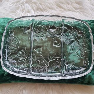 Serving plate in thickened glass