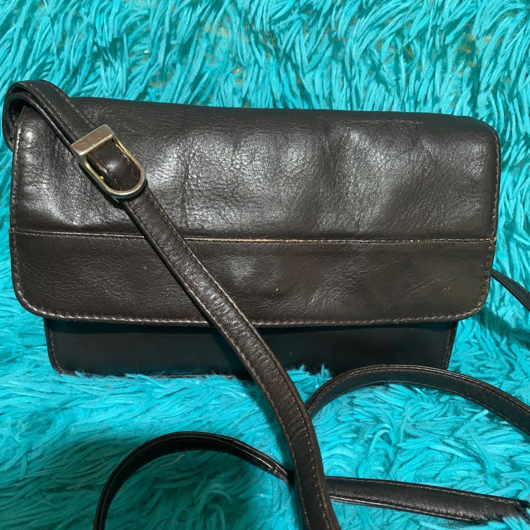 Sling Leather Bag (Category: Purses & Pouches) located in Meycauayan. Submitted by SaveOnBrand (Listing ID 1209126107, Image 2). Description: Preloved.