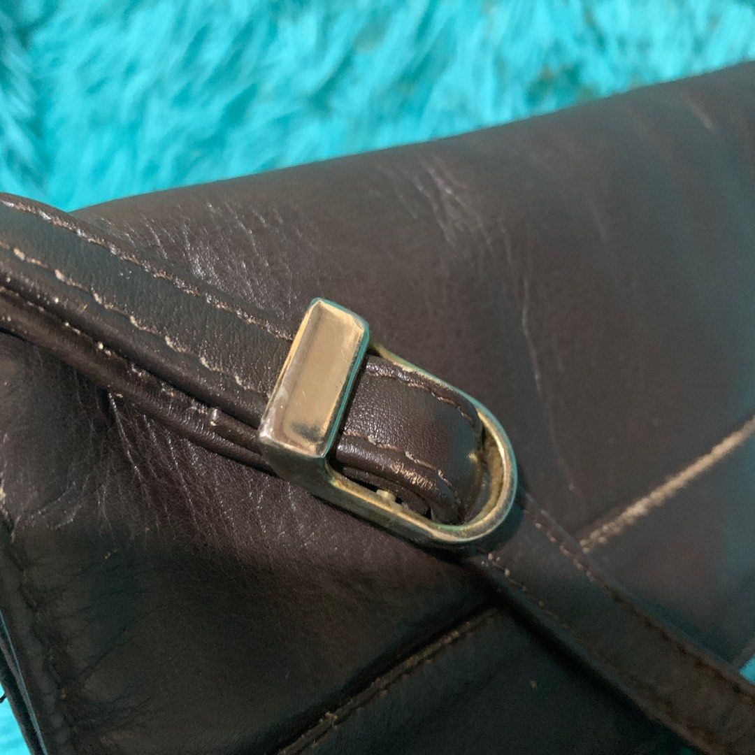 Sling Leather Bag (Category: Purses & Pouches) located in Meycauayan. Submitted by SaveOnBrand (Listing ID 1209126107, Image 3). Description: Preloved.