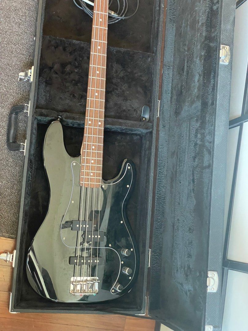 Fender Squier Affinity PJ Bass Guitar (black), Hobbies & Toys, Music